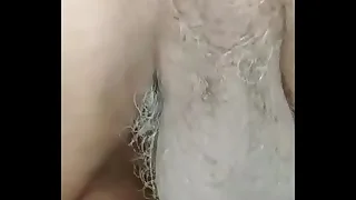 Señor maduro metiéndose el dedo en el culo